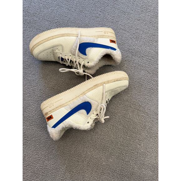 Nike Air Force 1 Women's Size 6 White Blue Sherpa Fleece Sneakers - Picture 14 of 14